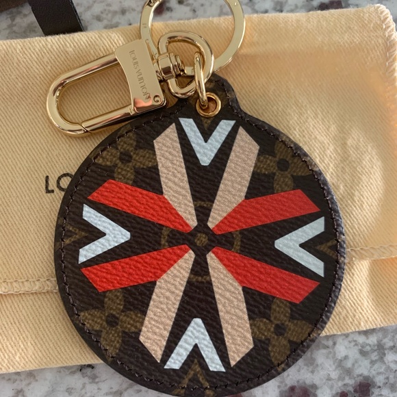Authentic Louis Vuitton Illustre tribal leather round keychain bag charm New - Picture 2 of 6